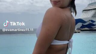 Eva Martinez – Sexy in the pool
